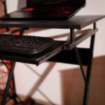 Kép 2/14 - Mozgatható számítógépasztal/Gamer asztal kerekekkel, fekete, TARAK