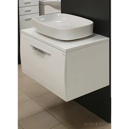 Modern design a kád mellett